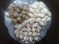 شیرینی مربایی . گردویی . نخودچی . سال نو همگی مبارک