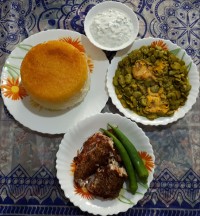 باقالی خورشت و ماهی و پلوزعفرونی و ماست خیار . وای که چقدر خوشمزه ست غذاهای گیلان !!!