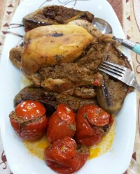 مرغ شکم پر همراه بادمجان و گوجه شکم پر