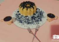 کیک وانیلی با دو فنجون قهوه تلخ?