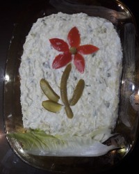 سالاد الویه خوشمزه درست شده توسط دختر گلم