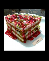 چیزکیک پسته سه لایه یا طبقه ای