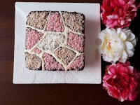 کیک چای ونسکافه با تزئین شکلات