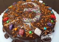 کیک شکلاتی بدون روغن با سس قهوه