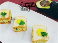 کلاب مرغ پنیر آووکادو