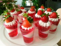 ژله توت فرنگی ژاپنی