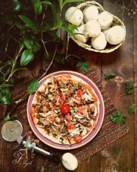 پیتزای قارچ و گوشت
