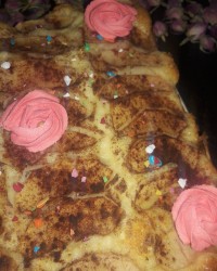 کیک سیب با گل شکری