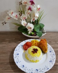 زرشک پلو ومرغ سرخ کرده