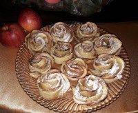 شیرینی رز سیب با خمیر هزارلا