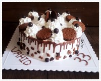 کیک تولد با فیلینگ موز و گردو