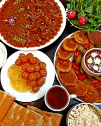 اولین میز افطاری امسالم