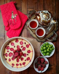 کیک توت فرنگی