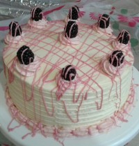 کیک تمشک با خامه باتر کریم