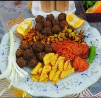 کوفته قلقلی با سبزیجات سرخ شده