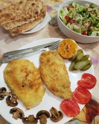 شنیتسل مرغ- سس ارده برای سالاد
