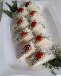 کاناپه گوجه فرنگی و پنیر