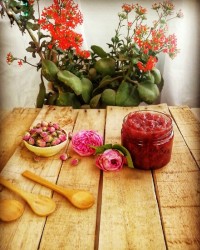 مربا گل سرخ