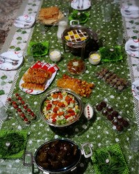 رمضان سفره افطار آش رشته سالادسزار