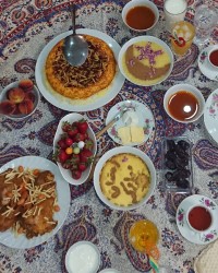 سفره افطار من برنج مرغ شعله زرد فرنی