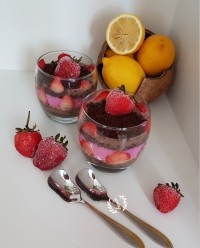 دسر ترایفل براونی وتوتفرنگی