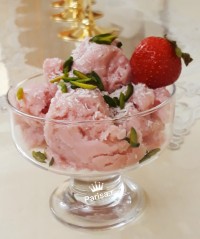 بستنی مخصوص توت فرنگی