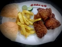 مرغ سوخاری و سیب زمینی سرخ کرده?