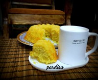 کیک هلوزعفرونی