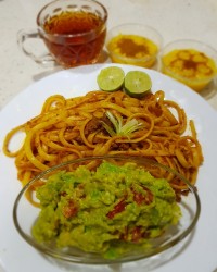 اسپاگتی و گواکومولی