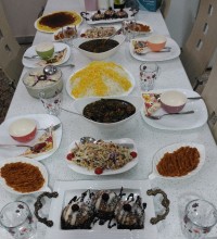 میز شام تولدم در کنار دخترام