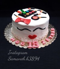 کیک تولد با روکش فوندانت