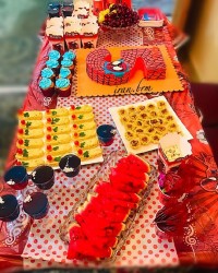 عکس کامل میز تولد نوه ام