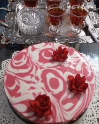 کیک توت فرنگی لطفا ورق بزنید