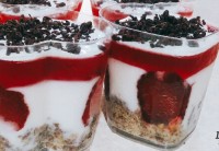 دسر توت فرنگی و پاناکوتا