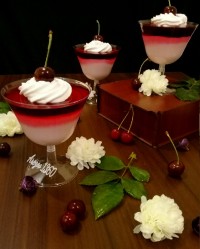 فرنی ژله آلبالو