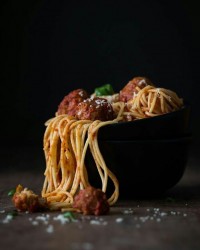 ماکارونی با میتبال