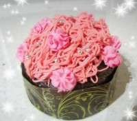 مافین با تزیین خامه..