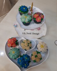 کاپ کیک با مغز شکلات و تزیین باترکریم