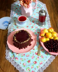 کیک آلبالویی شکلاتی