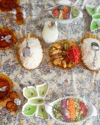 سفره مامان جونم.دوستای گلم حتما لایکاتون بی جواب نمی مونه.