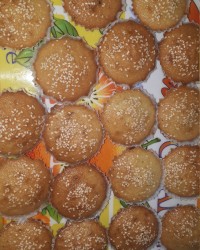 کیک یزدی با طعم هل و گلاب پیتزا