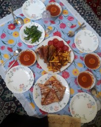 دورهمی با دوستام مرغ سرخ شده با اسنک ،نوشابه وبقیه مخلفات????