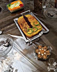 میز شام در کنار خانواده