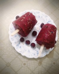 بستنی یخی آلبالو