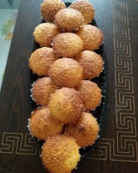 کیک یزدی با طعم هل و گلاب