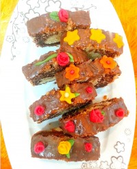 کیک با تزیین خمیر ژلارد