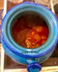 آبگوشت با ظرف سفالی