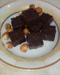 شکلات با مغز فندق