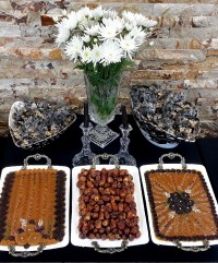 روضه حضرت رقیه (س) روضه حلوا خرما شمع عزاداری نخودچی کشمش میوه دیزاین میز تزیین