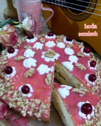 کیک گردویی با گاناش شکلات توت فرنگی